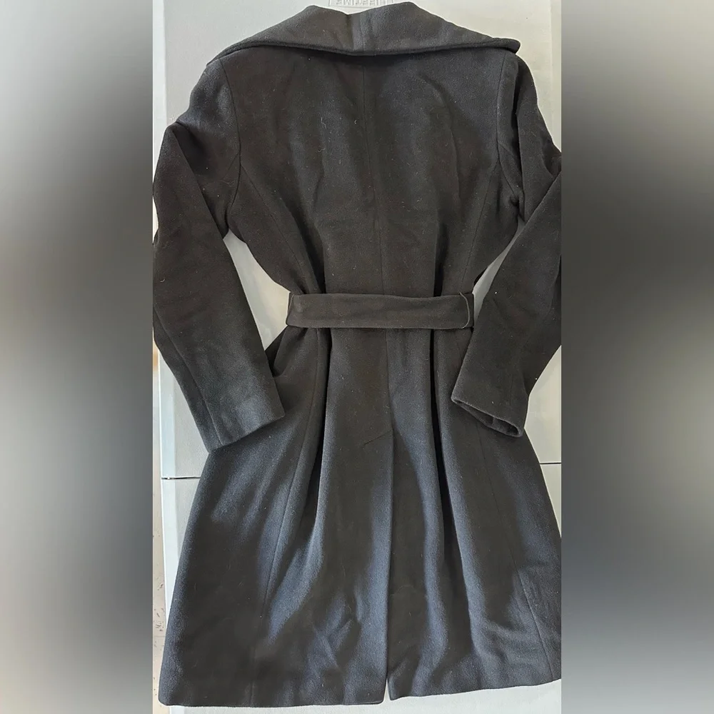 Calvin Klein Black Fully Lined Wool Coat with Snap Closure & Tied Waist. Size 6 - Picture 4 of 9